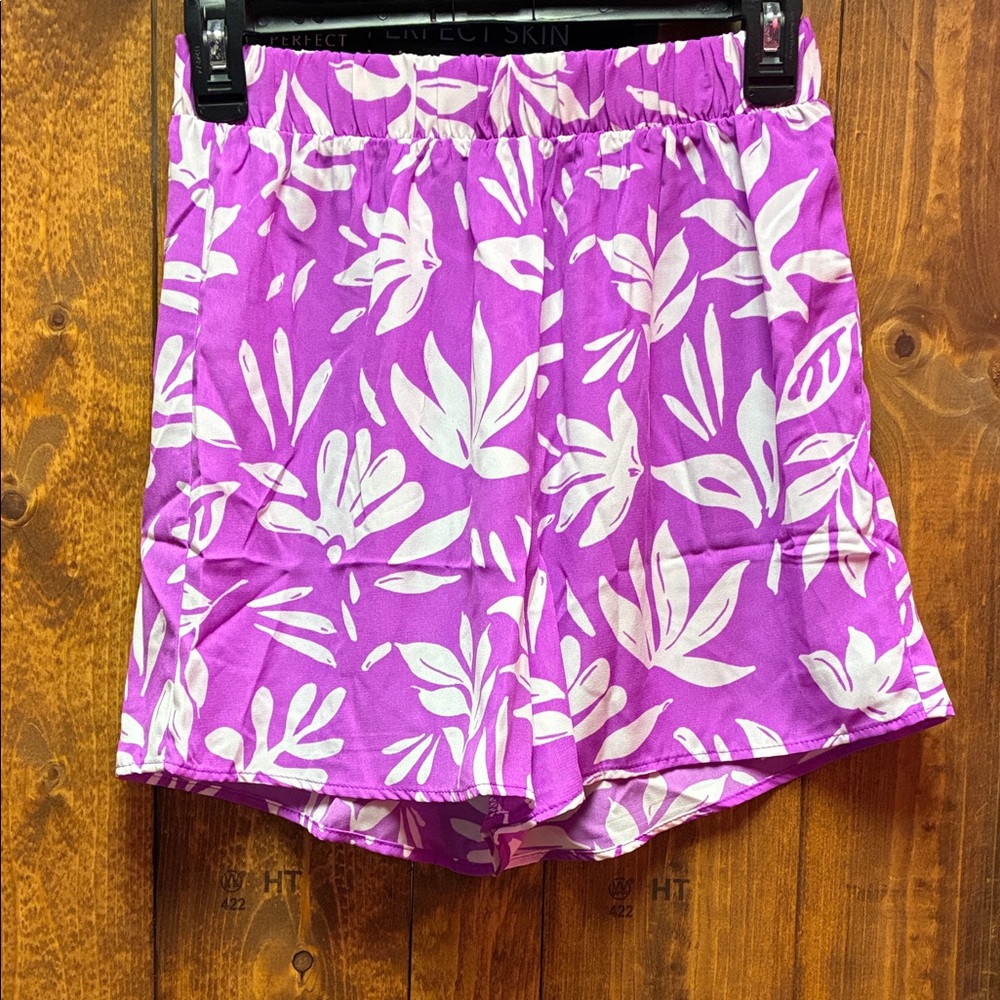 Purple Leaf Print Women's Shorts